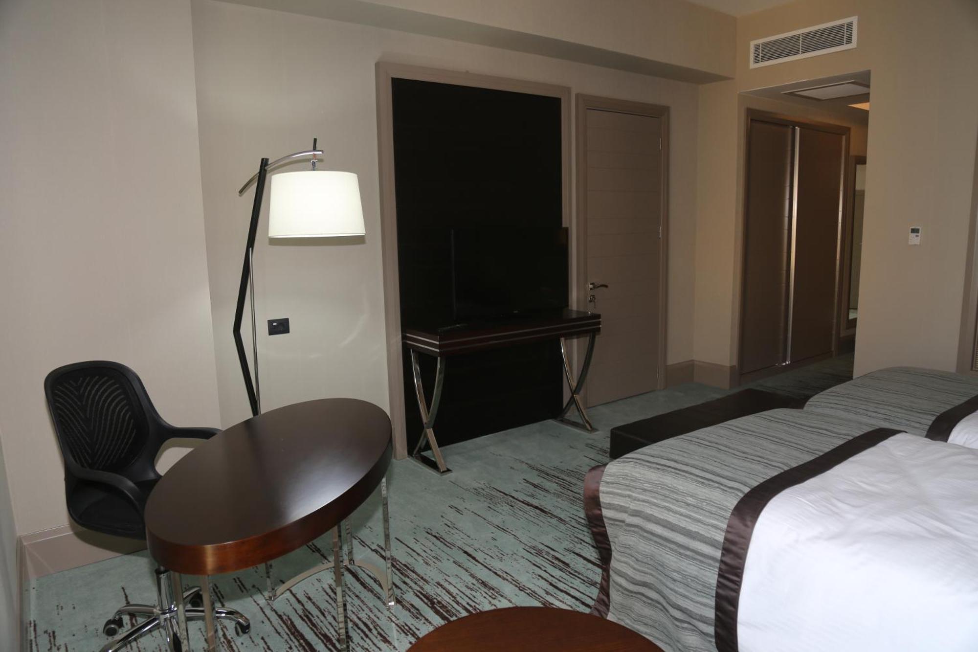 Ramada Iskenderun Hotel Bagian luar foto