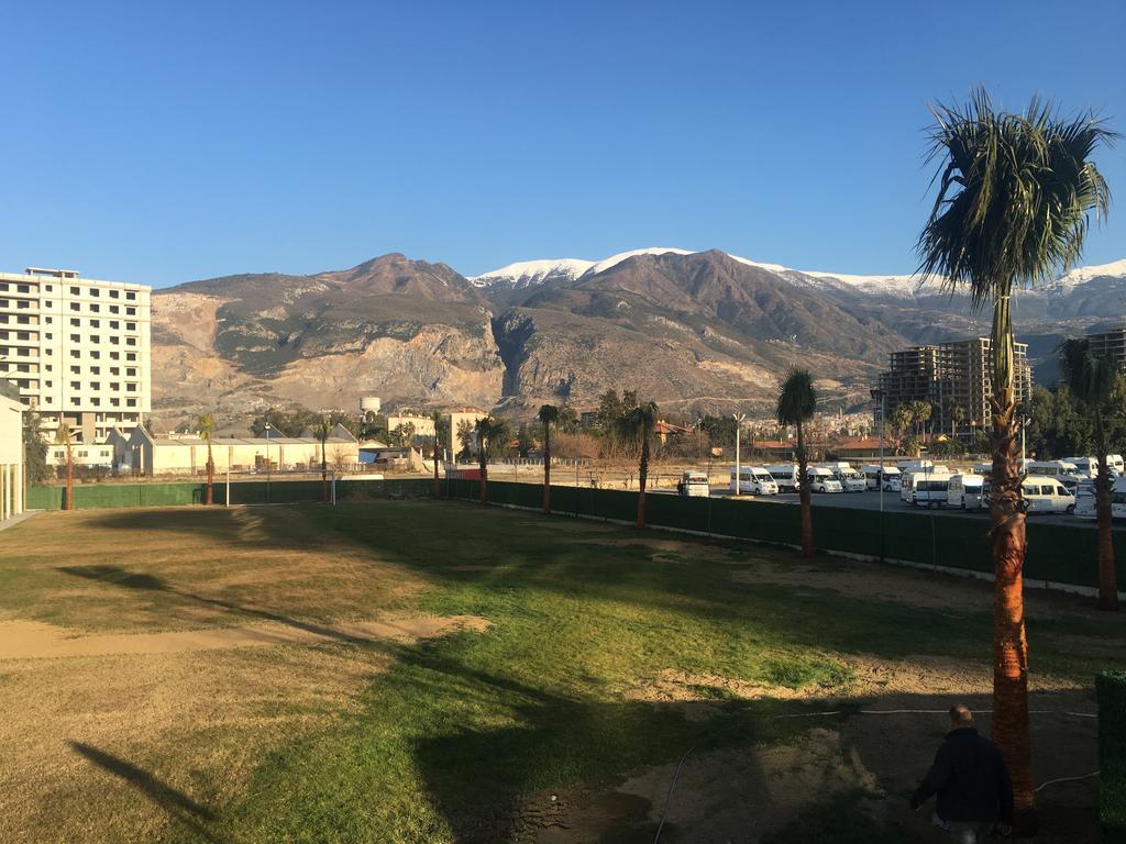 Ramada Iskenderun Hotel Bagian luar foto